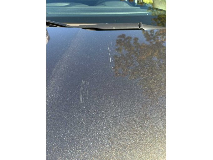 Kratzer Motorhaube