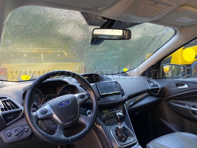 Cockpit, Frontscheibe von innen nass. Kondenswasser