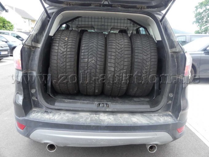 1 Ford Kuga 2.0 TDCi Trend 4x4 Start/Stopp (EURO 6) - Ersatzteilspender – foto 6 – kavel bij Zoll-Auktion, Oberaula