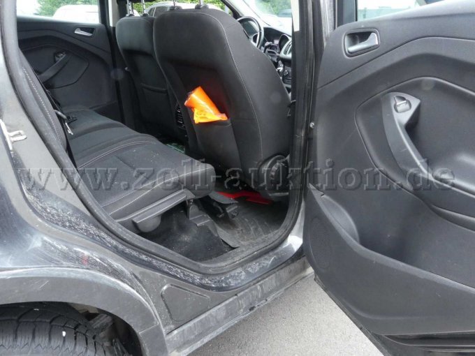 1 Ford Kuga 2.0 TDCi Trend 4x4 Start/Stopp (EURO 6) - Ersatzteilspender – foto 10 – kavel bij Zoll-Auktion, Oberaula