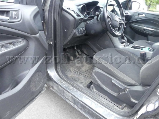 1 Ford Kuga 2.0 TDCi Trend 4x4 Start/Stopp (EURO 6) - Ersatzteilspender – foto 8 – kavel bij Zoll-Auktion, Oberaula