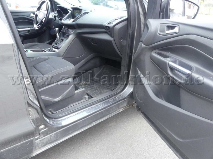 1 Ford Kuga 2.0 TDCi Trend 4x4 Start/Stopp (EURO 6) - Ersatzteilspender – foto 9 – kavel bij Zoll-Auktion, Oberaula