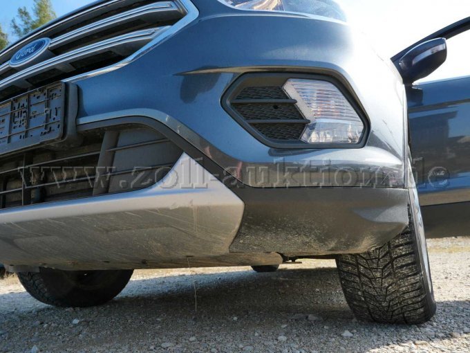 Beschädigungen vorn links unterhalb