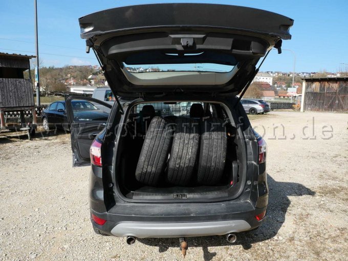 Laderaum mit Sommerrädern