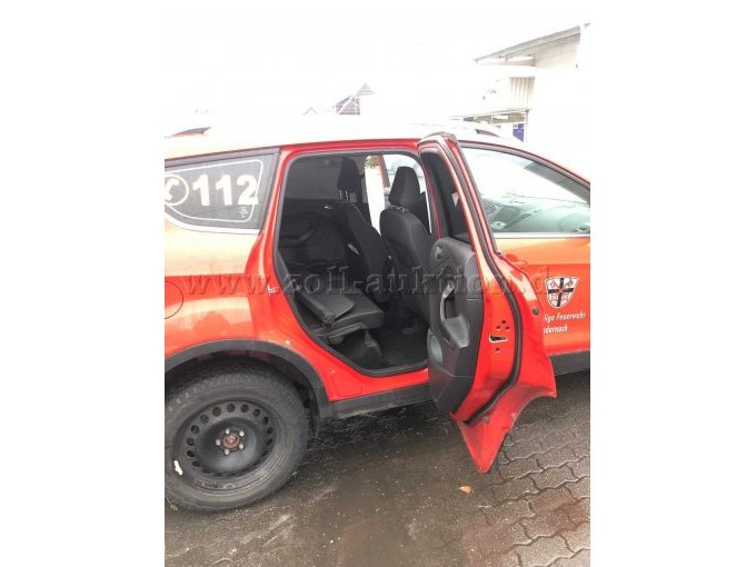 Beifahrerseite mit offener Tür hinten