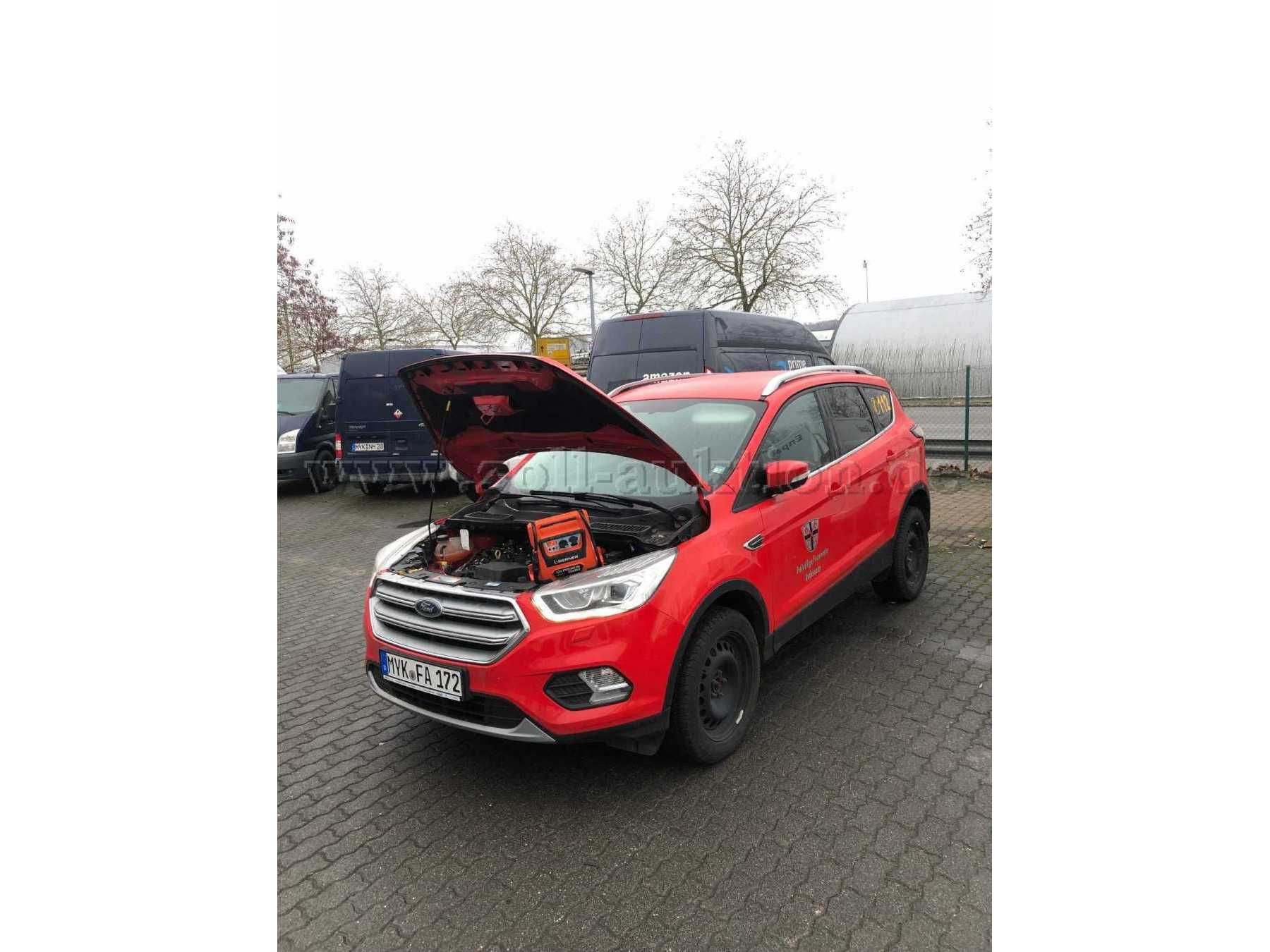 Frontansicht mit offener Haube