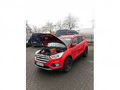 Frontansicht mit offener Haube