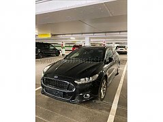 PKW Ford Mondeo vorne rechts