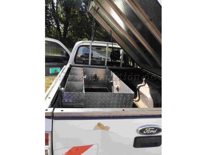 Ladefläche mit Abdeckung offen 2