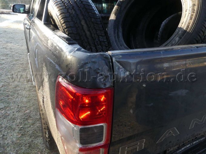 Beschädigung Seitenwand links u Heckklappe