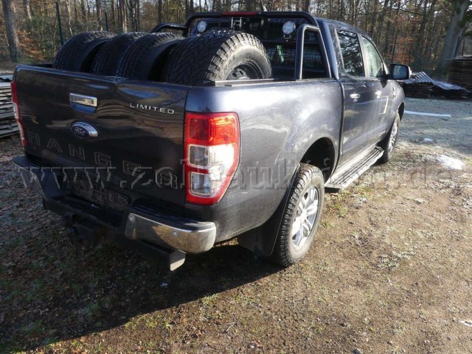 Heckansicht rechts mit Zusatzbereifung