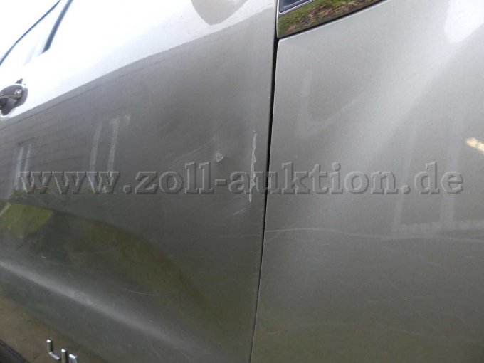 Beschädigung Tür vorn rechts