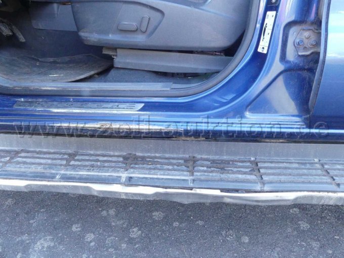 Beschädigung Trittbrett links