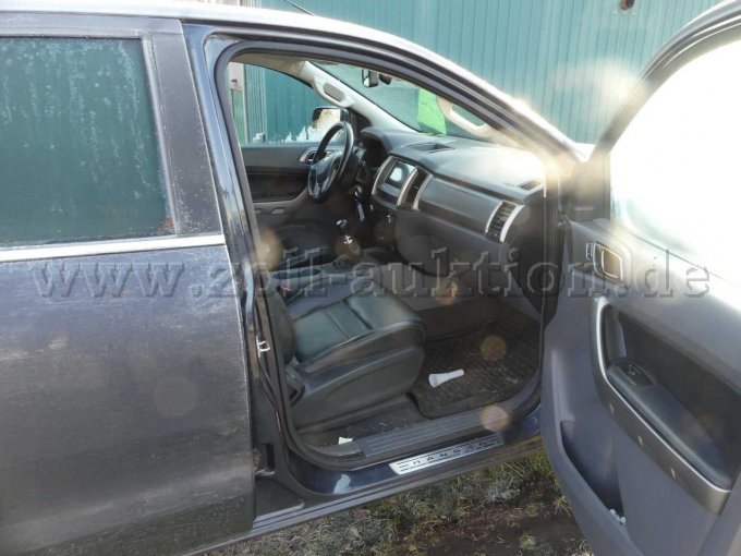 Innenansicht vorn rechts