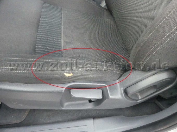Beschädigung Fahrersitz