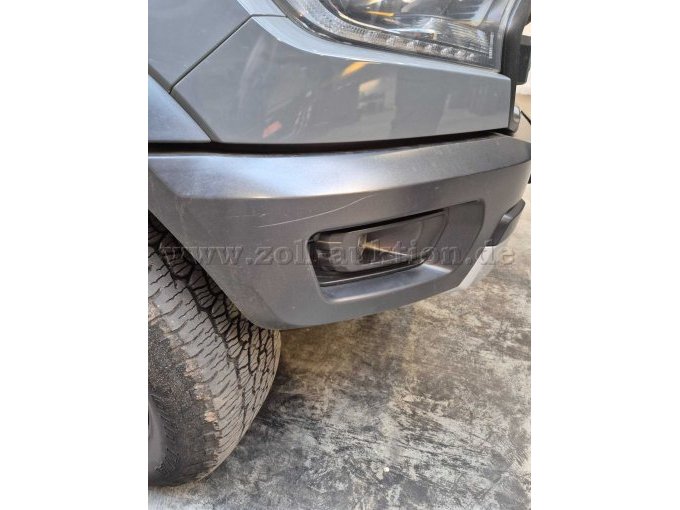 Kratzer Stoßfänger vorne rechts