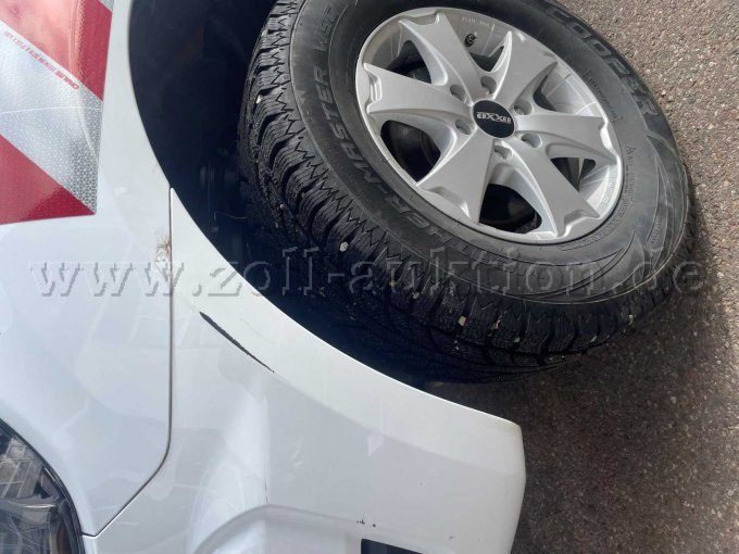 Schaden Stoßstange und Kotflügel