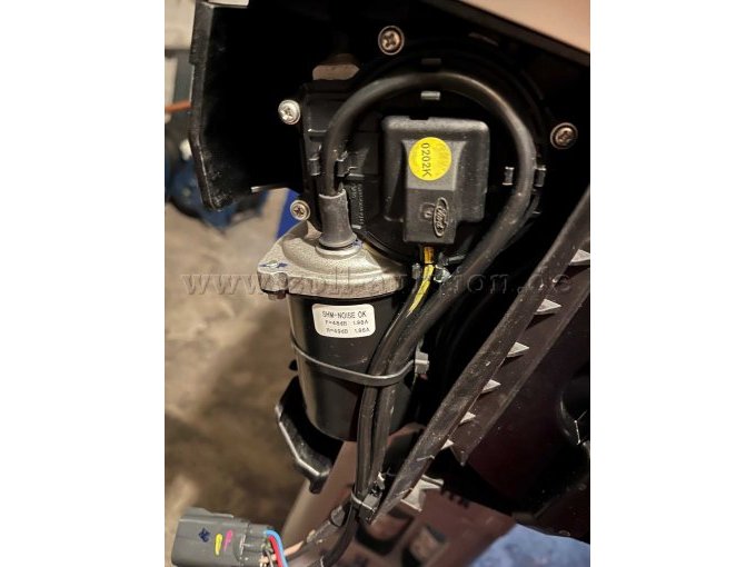 Motor Laderaumrollo links