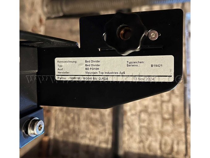 Typenschild Laderaumteiler