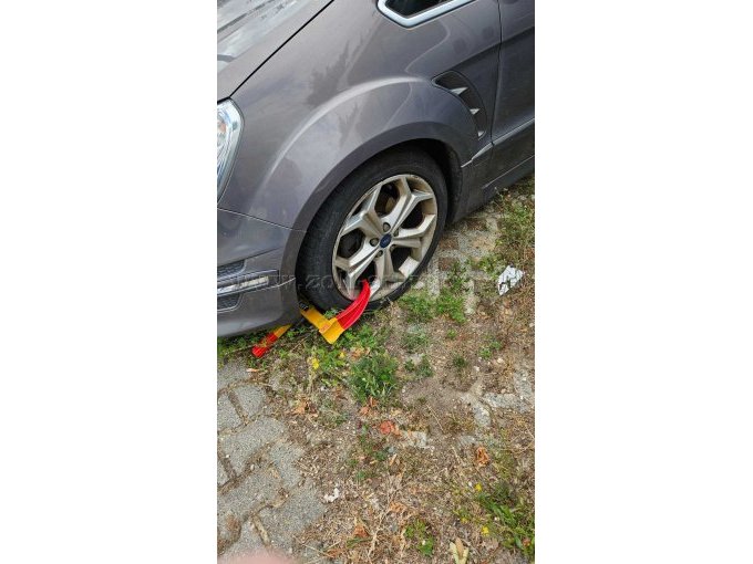Vorderseite links Kotflügel und Felge