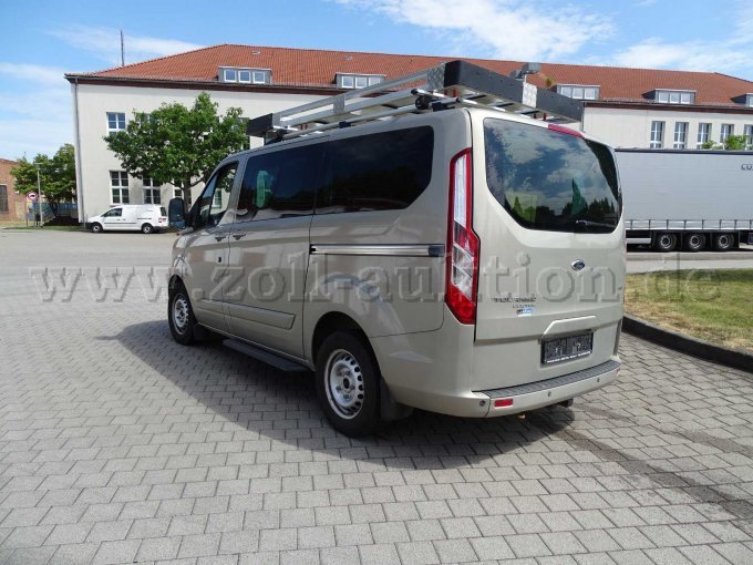Ford Tourneo Custom Titanium Ansicht von hinten links