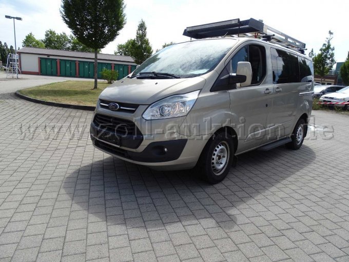 Ford Tourneo Custom Titanium Ansicht von vorne links