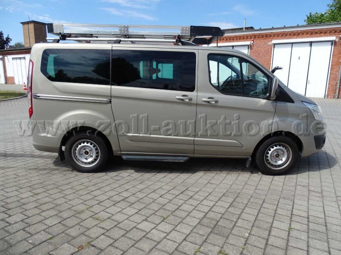Ford Tourneo Custom Titanium Ansicht von der Seite rechts