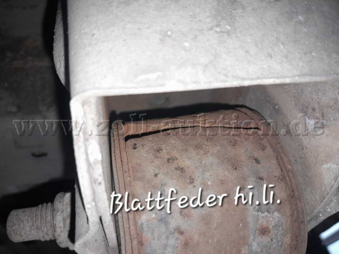 Blattfeder hinten links Riss