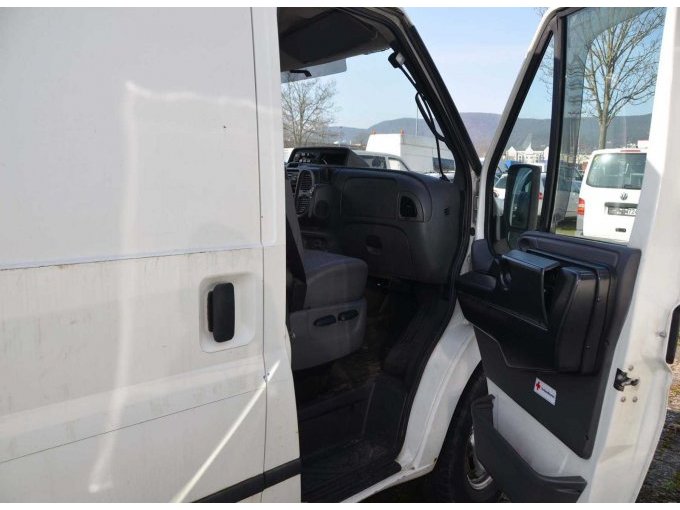 Ansicht geöffnete Beifahrertür