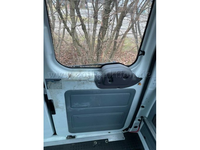 Klebereste an der hinteren Hecktüre