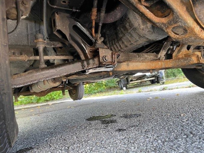 Ansicht Leckage Servorlenkung Unterboden