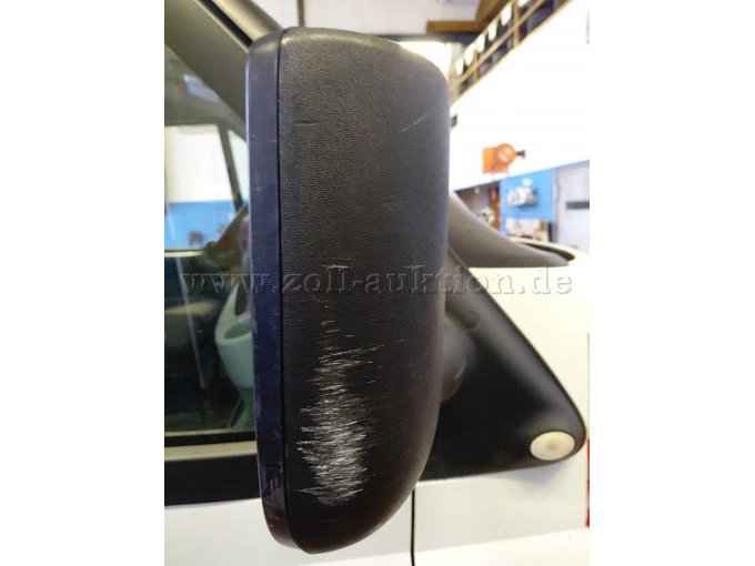 Bild 15:
Spiegelgehäuse Beifahrerseite mit Kratzern