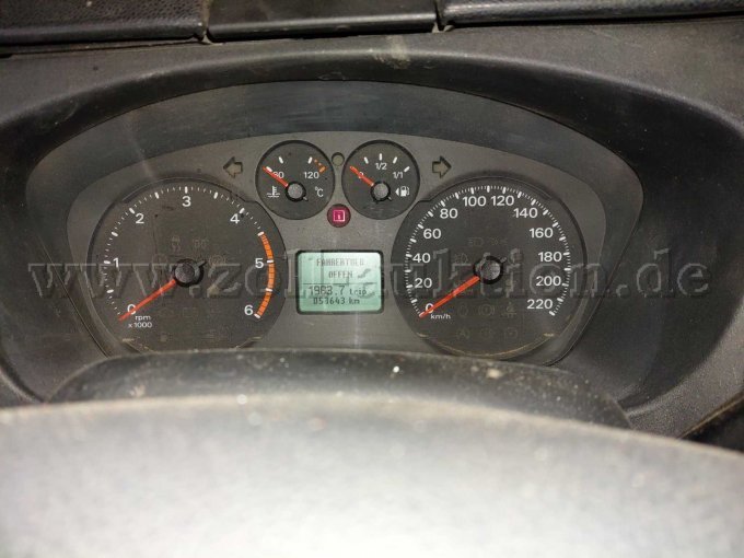 Bild 5:
Armatur mit Kilometerstand