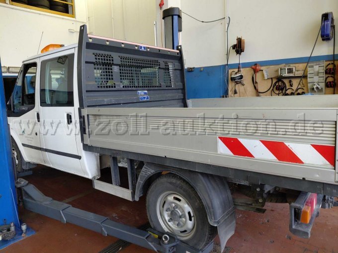 Bild 7:
Ansicht linke Seite, Ladefläche mit Dellen, Kratzern und Leiterträger