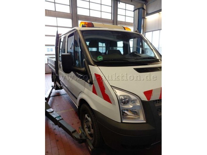 Bild 20:
Ansicht vorne rechts mit Lichtbalken auf dem Dach