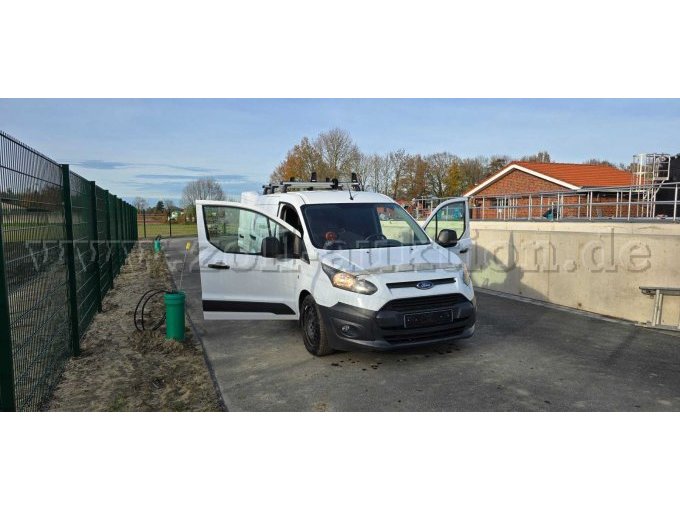 kleine Roststellen und Kratzer am gesamten äußeren Fahrzeug