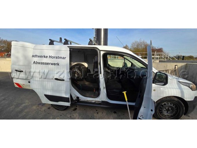 kleine Roststellen und Kratzer am gesamten äußeren Fahrzeug