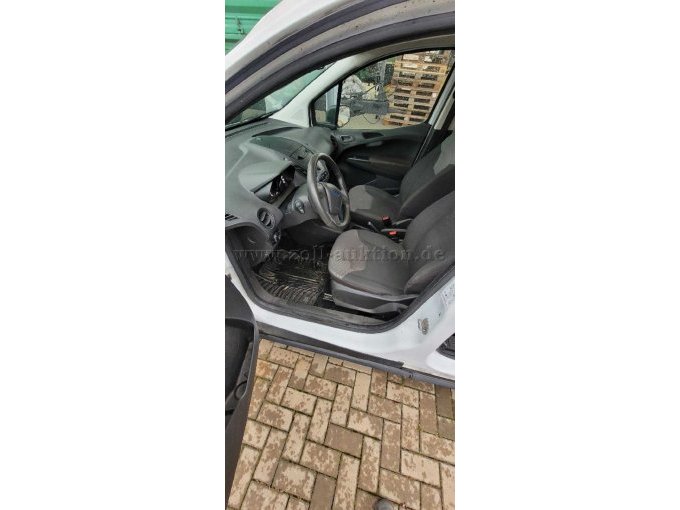 Innenansicht Vordersitze Fahrerseite