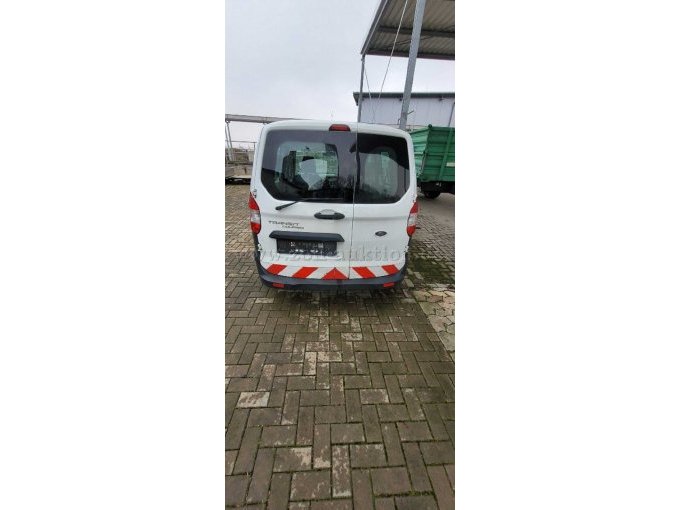 Heckansicht mit geschlossener Tür