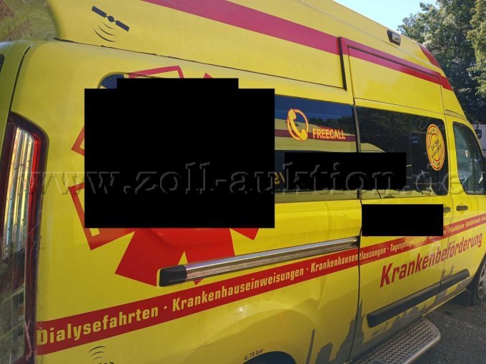 Seitenansicht Beifahrerseite (Defekte Blende Rückleuchte)