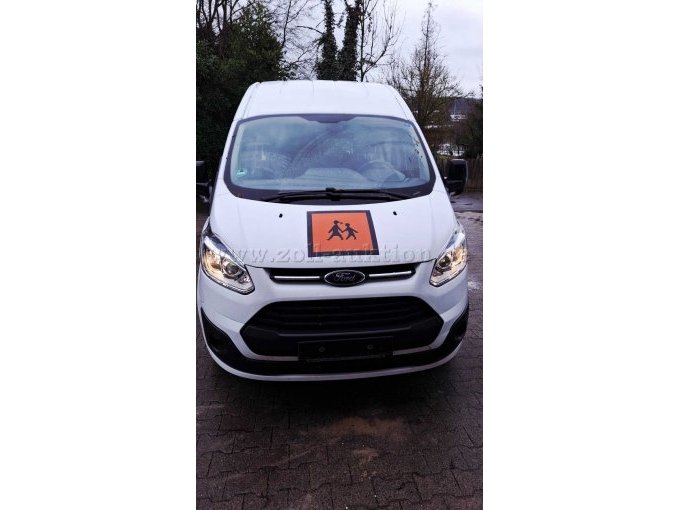 Frontansicht mit Markierung Schulbus.