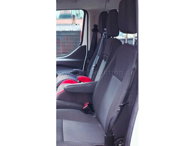 Fahrersitz plus zwei Beifahrersitze