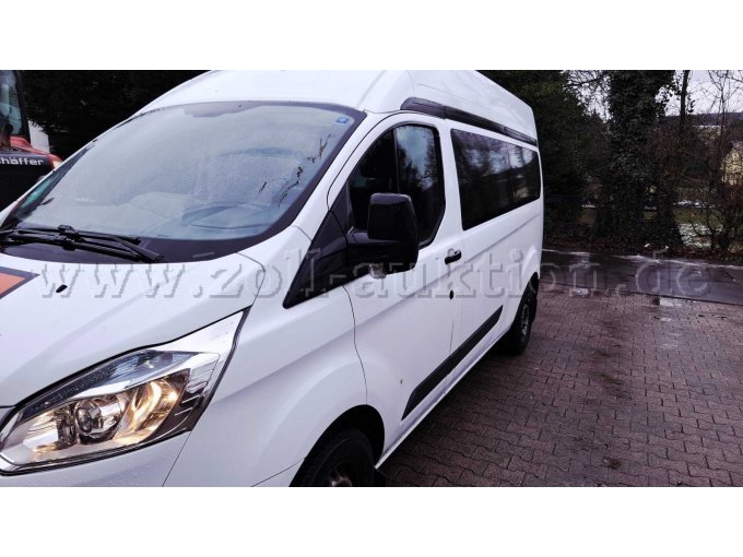 Teilfrontansicht, sowie linke Fahrzeugseite.