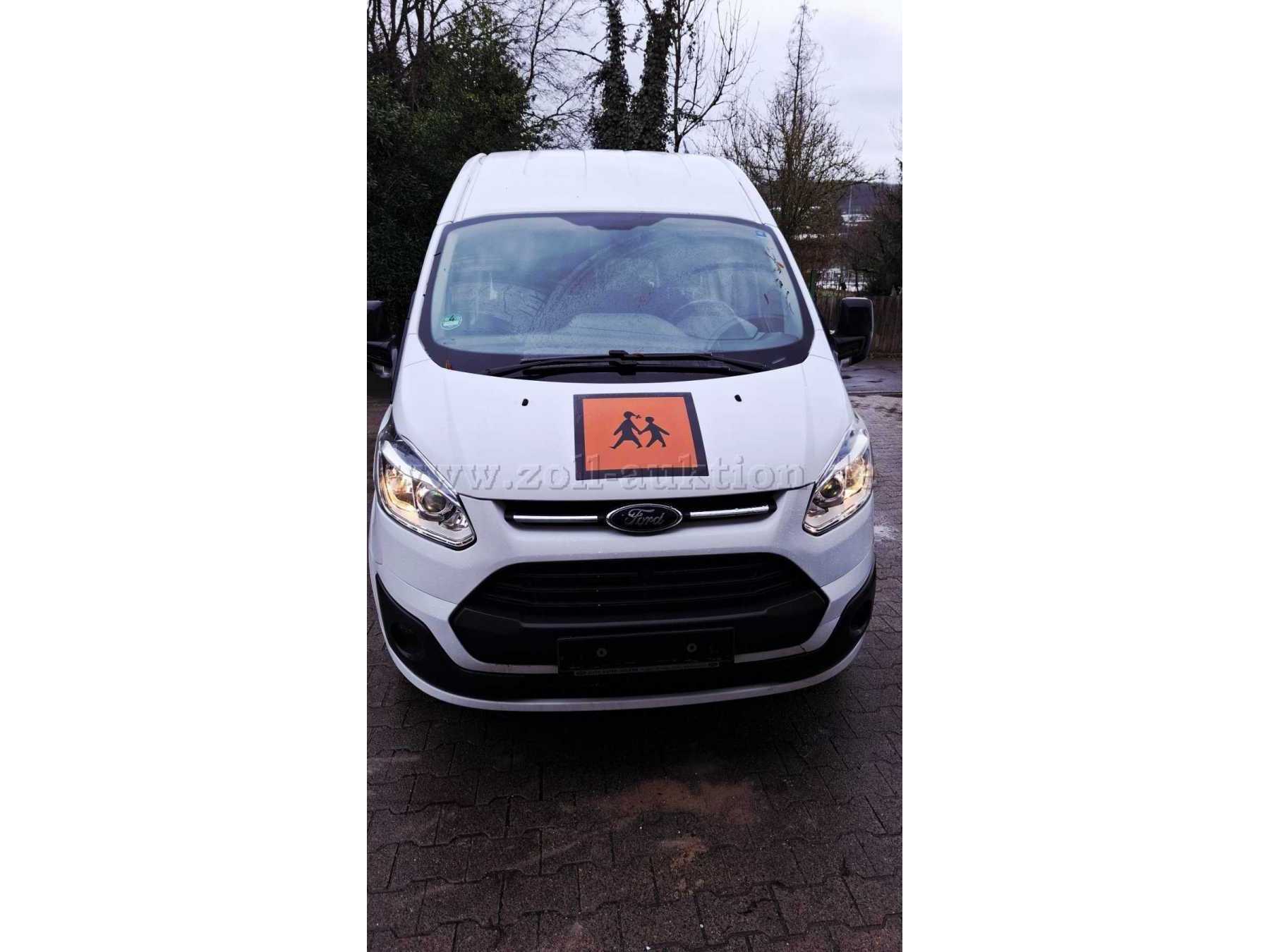 Frontansicht mit Markierung Schulbus.