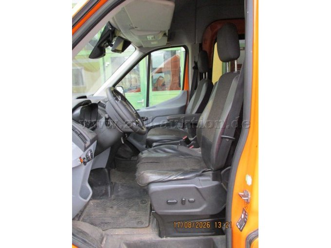 Ford Transit Doka Kastenwagen, allrad, defekt, gebraucht: Ansicht Innenraum vorne, fahrerseitig