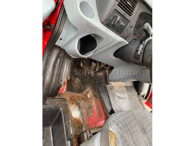 Fußraum Fahrerseite, Roststellen