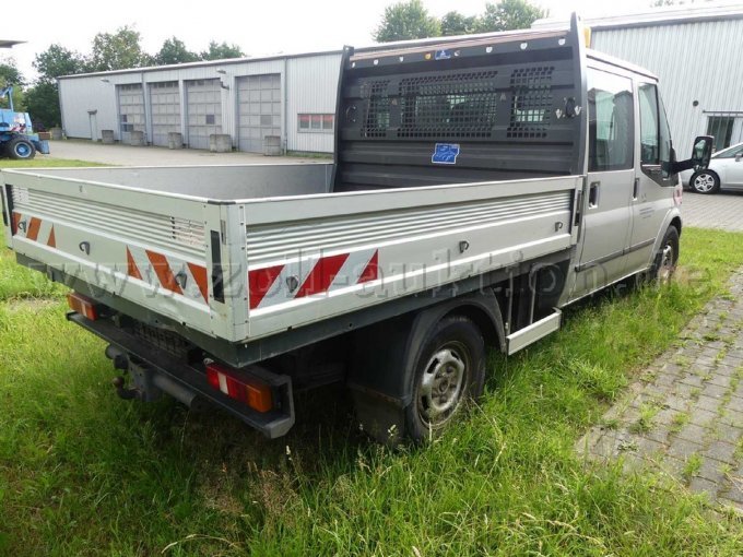 Seitenansicht Beifahrerseite leichter Rost und einsatzbedingte Gebrauchsspuren