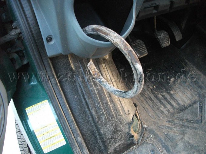 Ansicht Teil von gebrochener Vorderfeder links