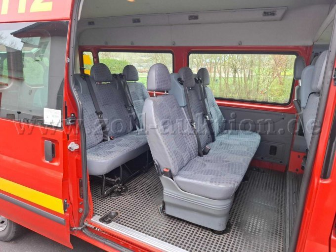 Zweite und dritte Sitzreihe