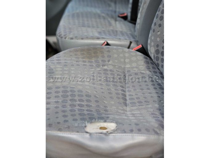 Vordersitz, zerschlissen